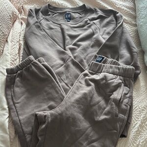GAP Taupe Matching Sweatset